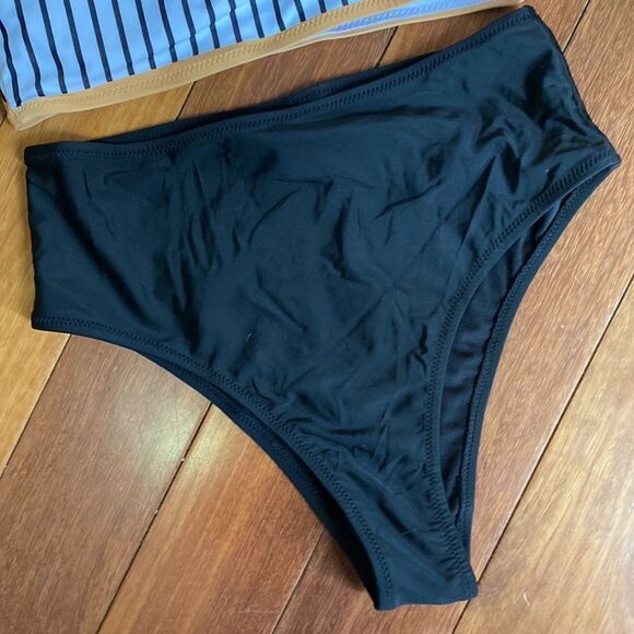 Blooming Jelly Black and White Strip High Waisted Bikini Sz XS NWT - Picture 3 of 5